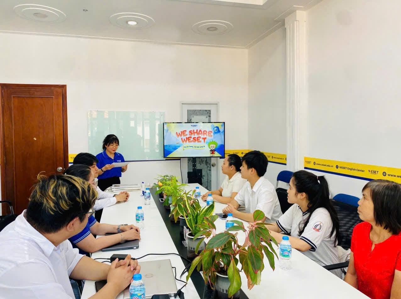 BUỔI TRAO HỌC BỔNG “WE SHARE – WESET” | THÁNG 06